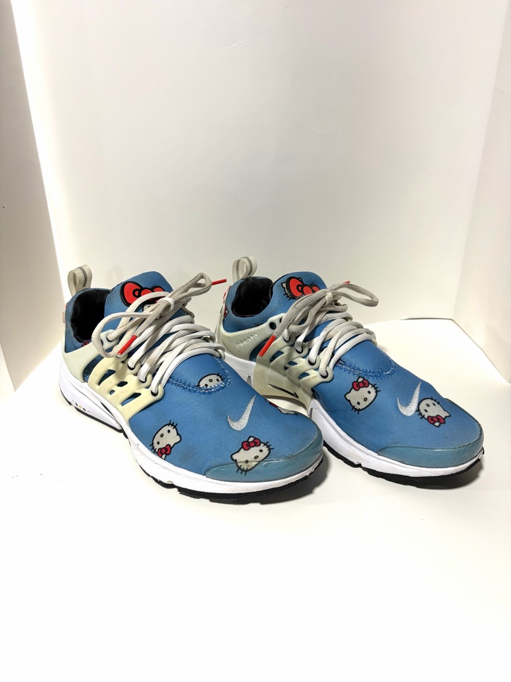 Nike Men’s 6 Women’s 7 1/2 Blue Hello Kitty Sneakers